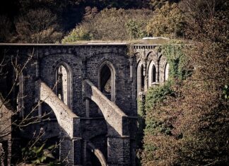 Co to jest opat historia?