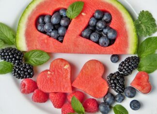 Jak usunąć tłusty brud z szafek kuchennych?