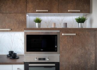 Gdzie powinna stać lodówką w kuchni?