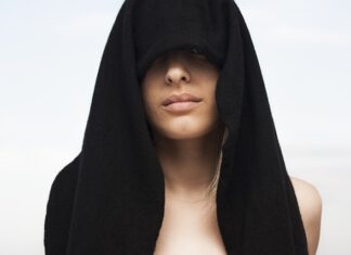 Jak przechowywać przybory kuchenne w szufladzie?